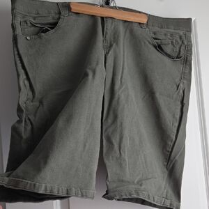 Democracy Khaki 'Ab'solution Shorts